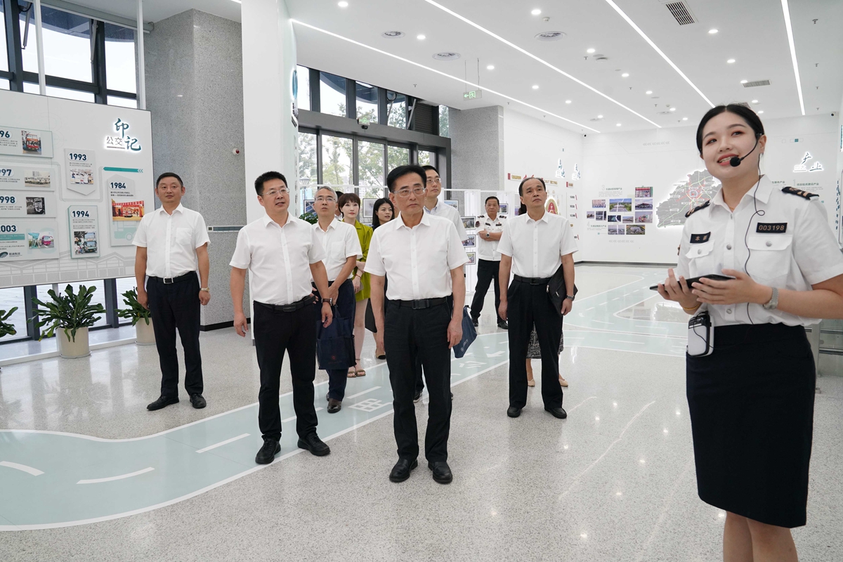 2024.9.11-1何宇?。ㄗ蠖?、薛佳平（左三）（水若石攝）.jpg